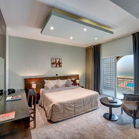 Sharjah Carlton Hotel Bagian luar foto