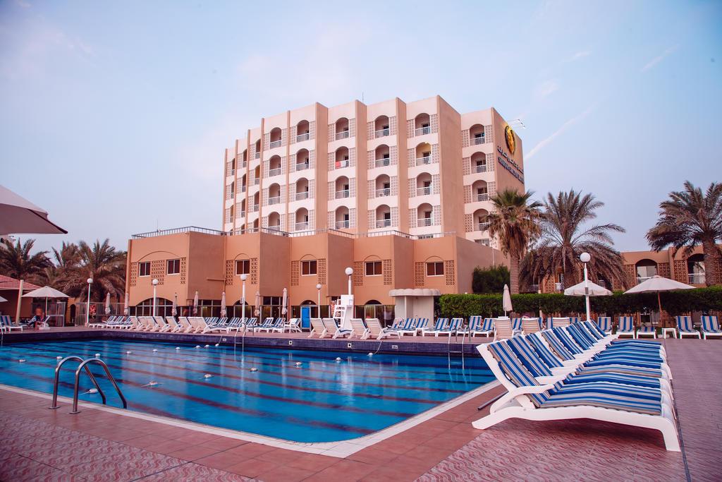 Sharjah Carlton Hotel Bagian luar foto