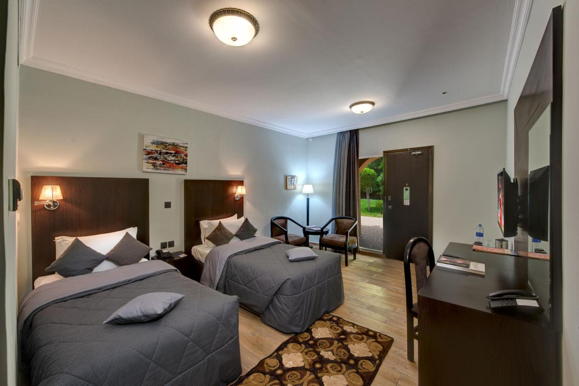Sharjah Carlton Hotel Bagian luar foto