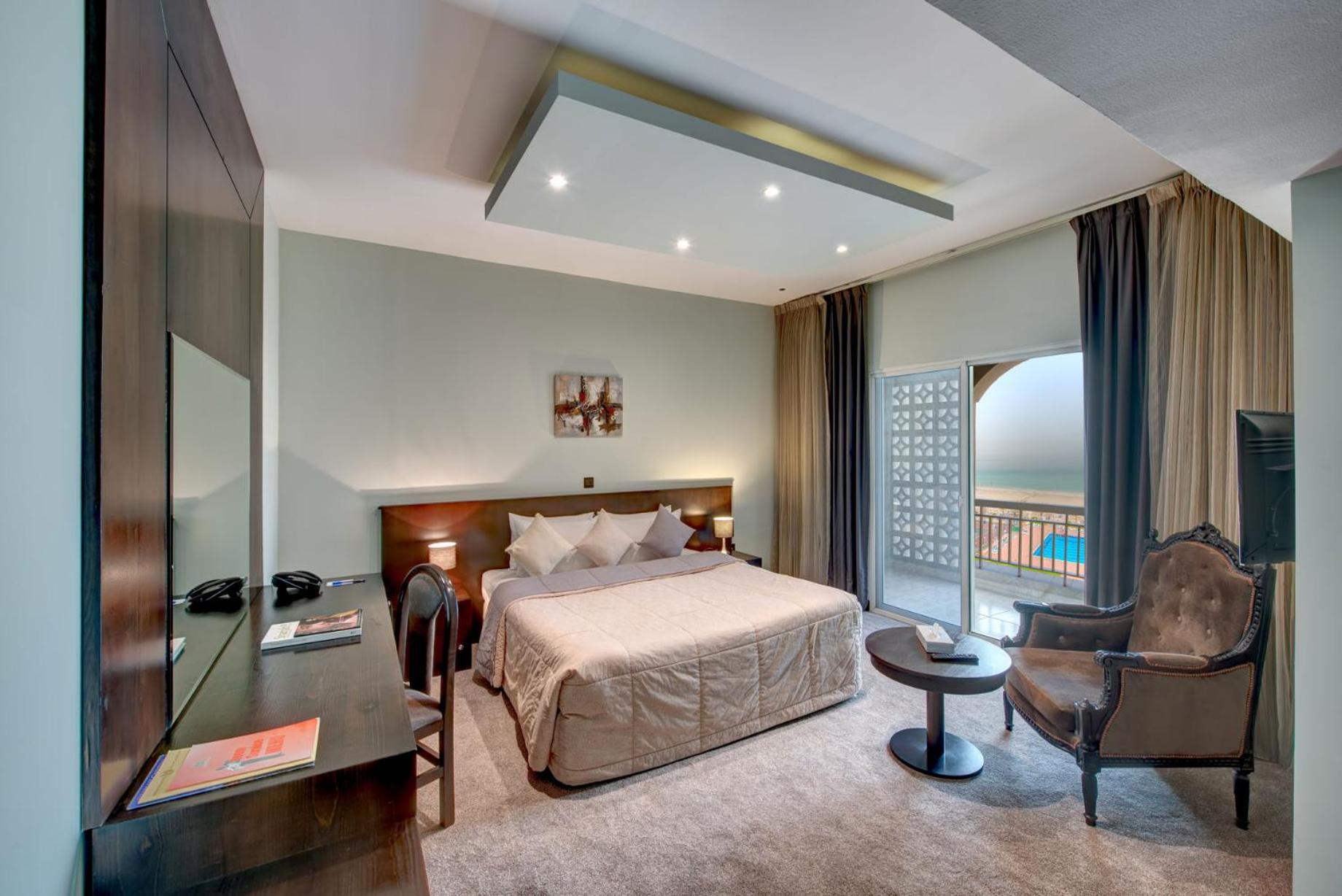 Sharjah Carlton Hotel Bagian luar foto